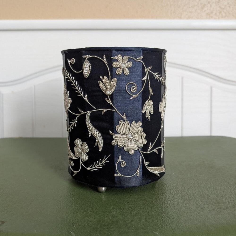 1990s/Y2K Floral Metallic Thread Candle Holder